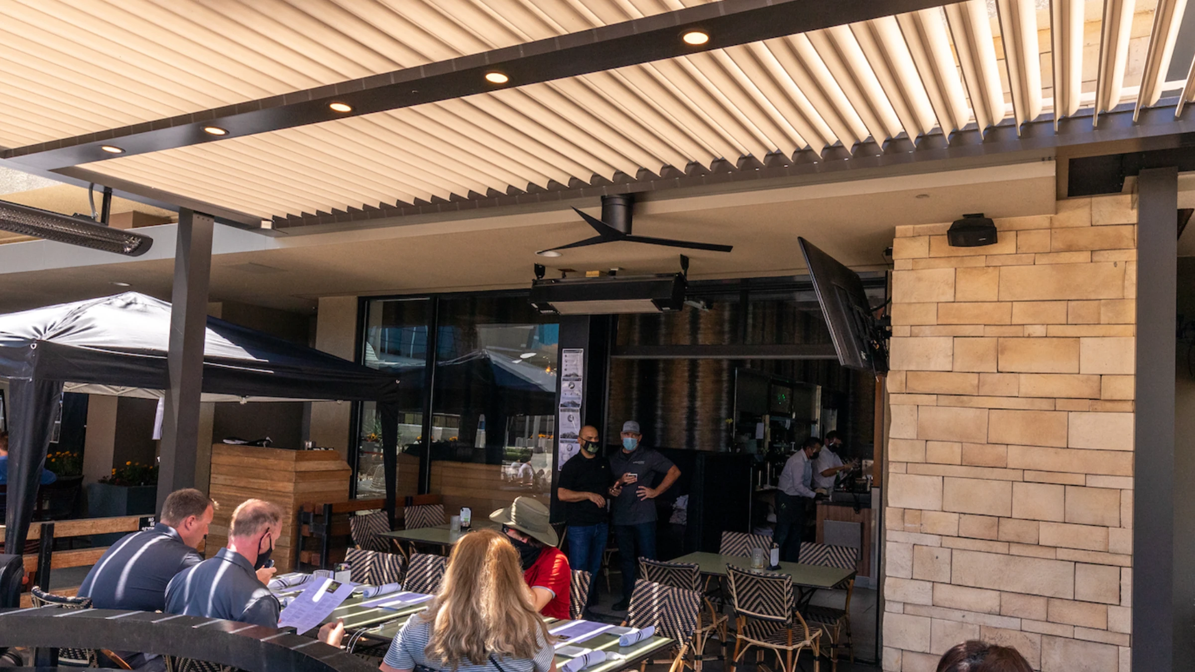 Refined Outdoor Dining with Smart Pergola Shade projects commercial refined-outdoor-dining-with-smart-pergola-shade