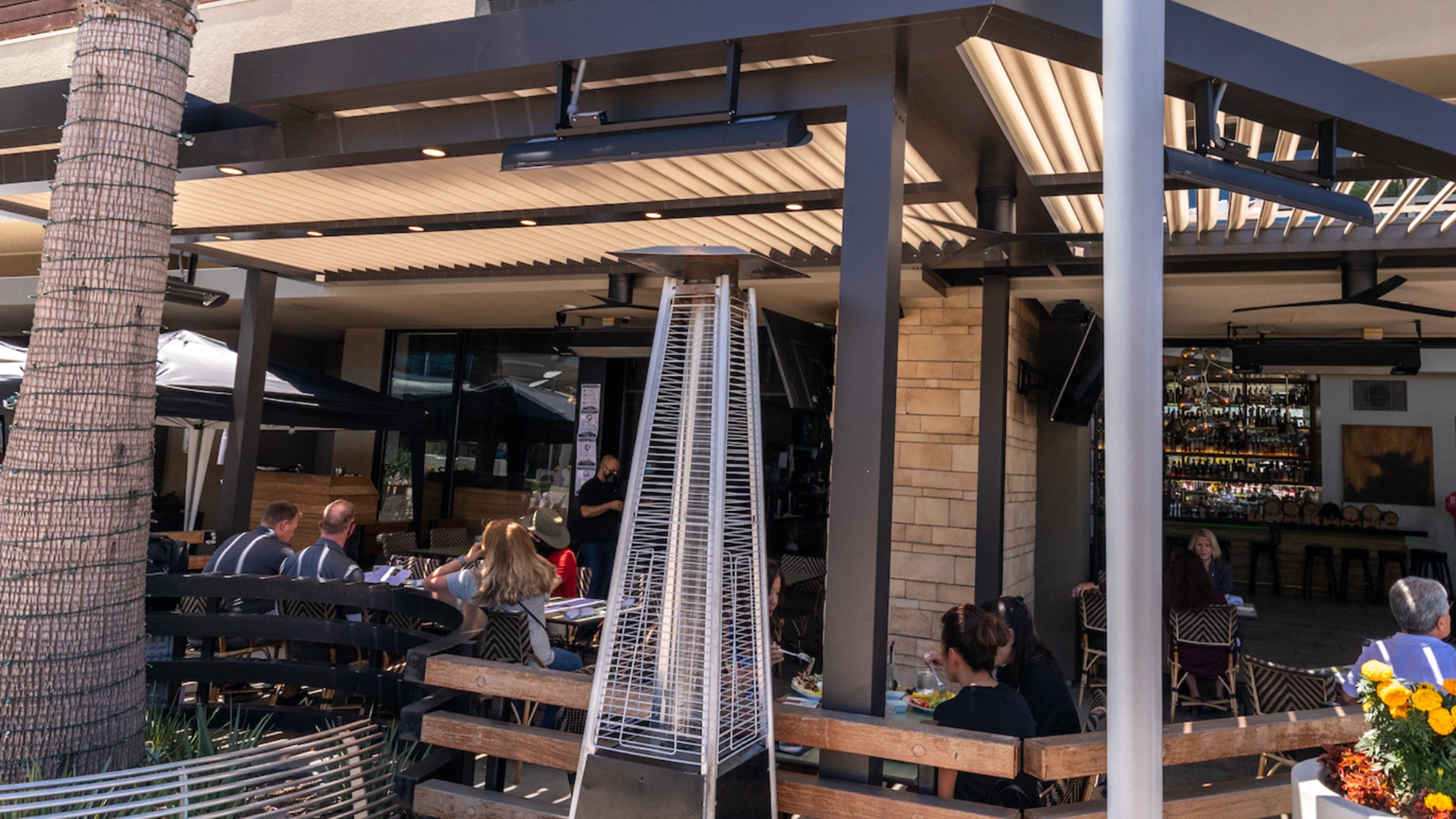 Refined Outdoor Dining with Smart Pergola Shade projects commercial refined-outdoor-dining-with-smart-pergola-shade